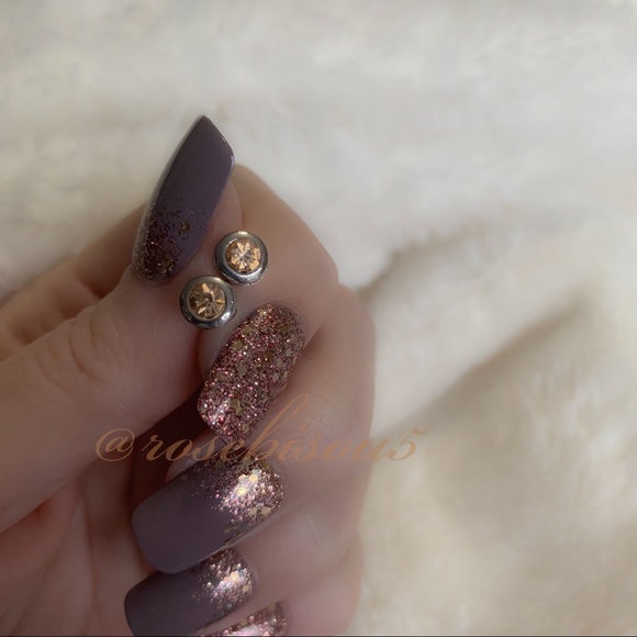 💋🆕Champagne Diamond + Silver Stud Earrings - Picture 2 of 2